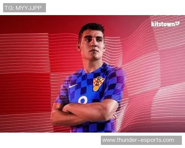 足球传奇之星九宫格解析：盘点世界足坛顶尖球员的风采与荣耀