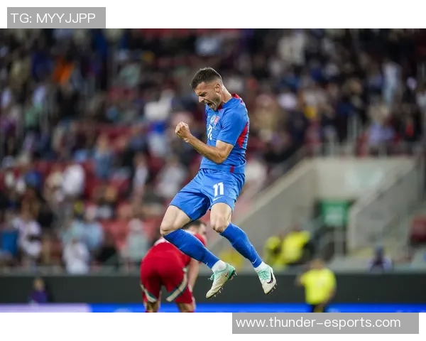 四月出生的足球传奇：那些与春天同月的球场英雄